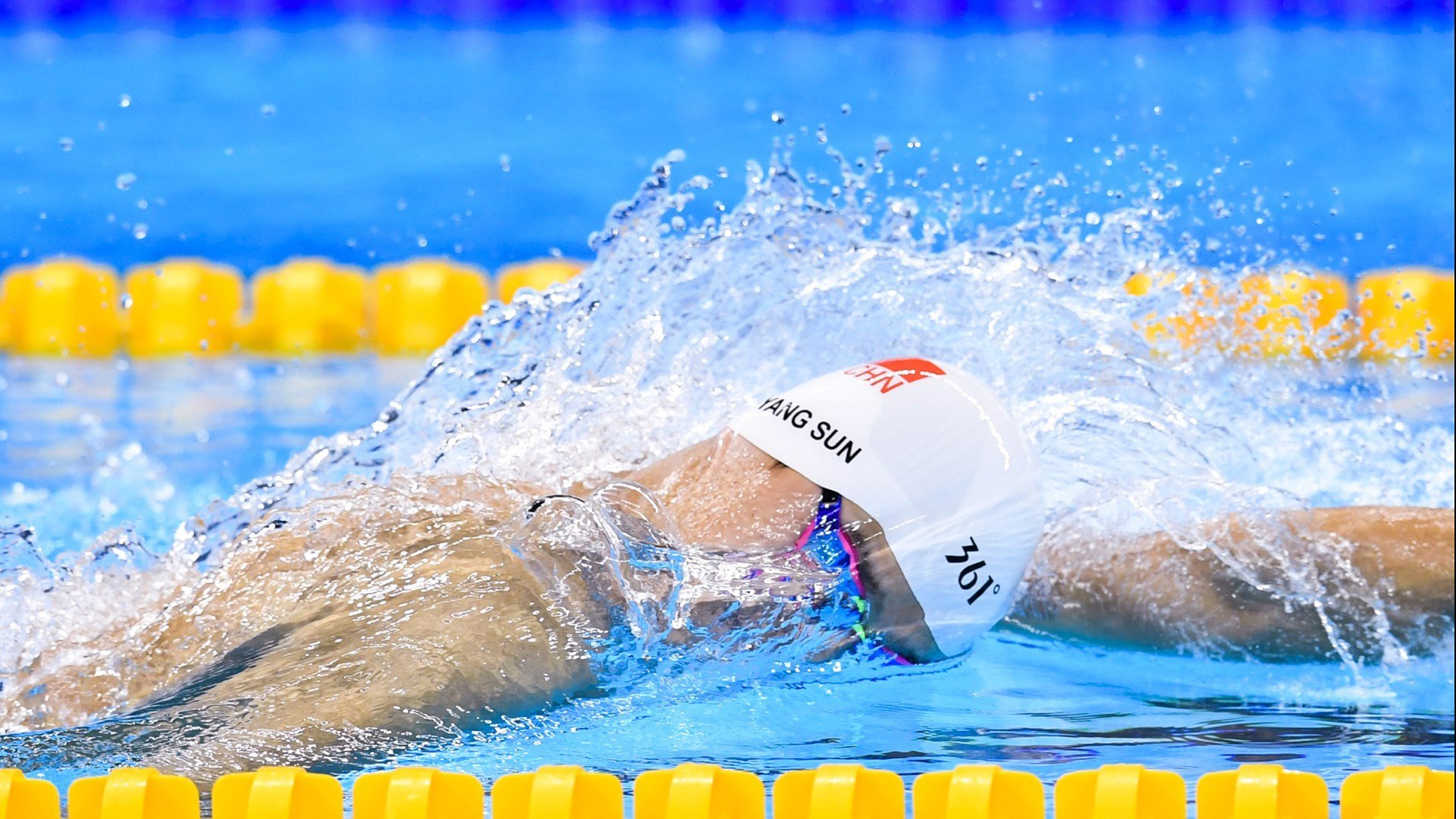 “尼古拉斯·桑特基的精准控制与高效进攻，助美洲狮队占领世界赛场”