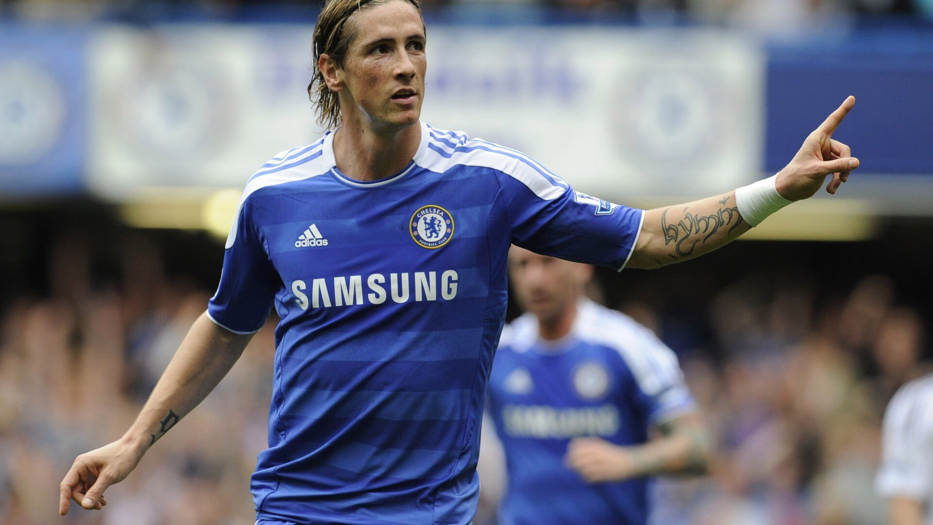 恩多比·恩乔展现冷静与精准，成南非队进攻中的关键球员，多恩比纳